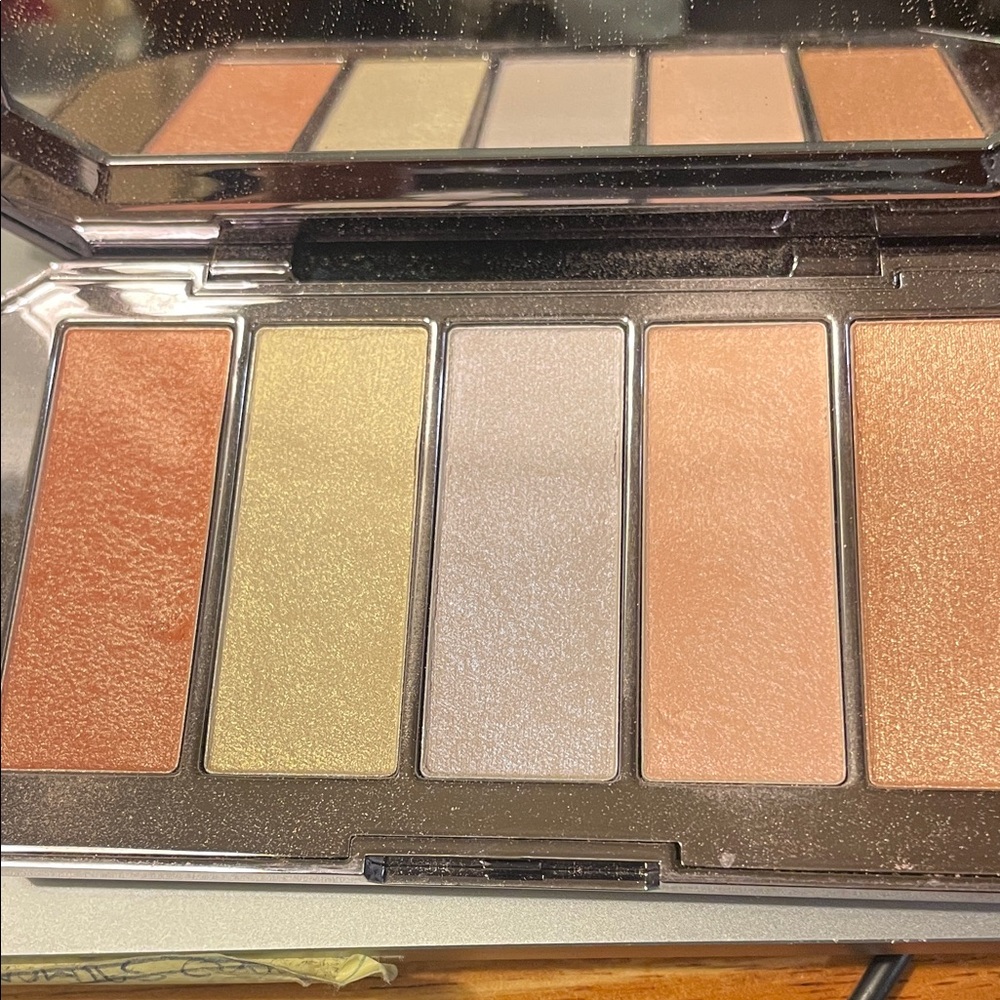Becca Jewels Highlighter Palette